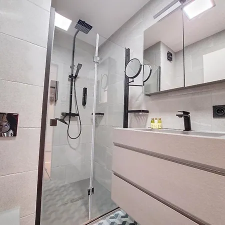 Nestor&jeeves -perle Doree - Terrace - Design Daire Nice